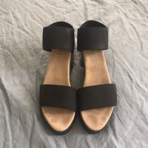 Block heel sandals